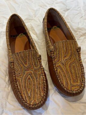 Fascaní Brown Leather Loafers with Multicolor Pattern